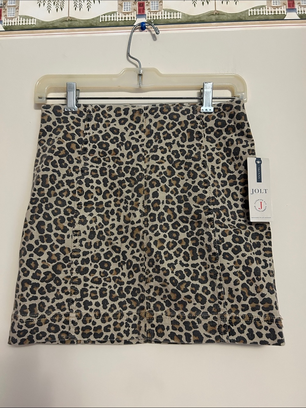 Jolt leopard print back zip fitted women’s skirt size 3 (26 inch) stretchy NWT